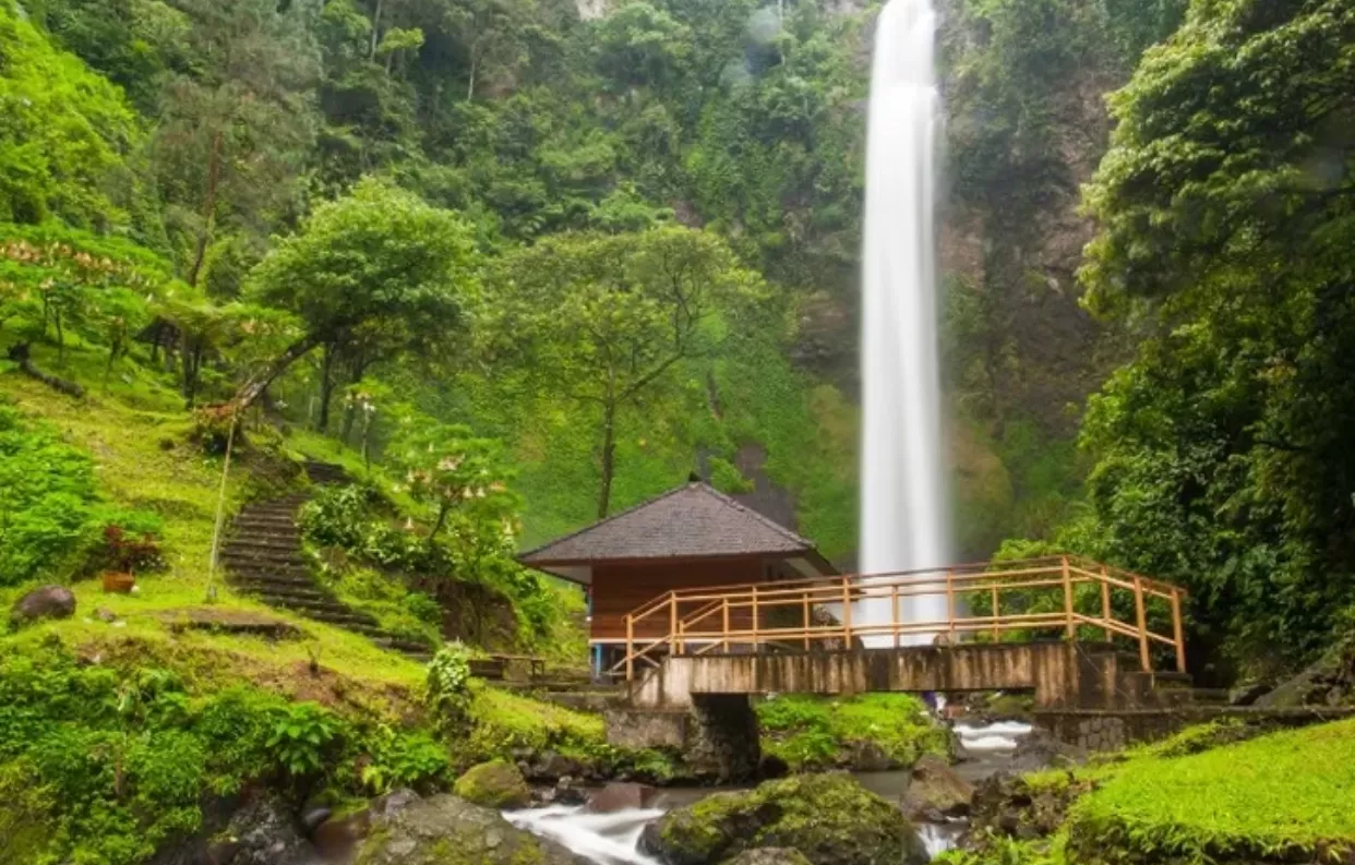 Keindahan Curug Pelangi  (puspita)