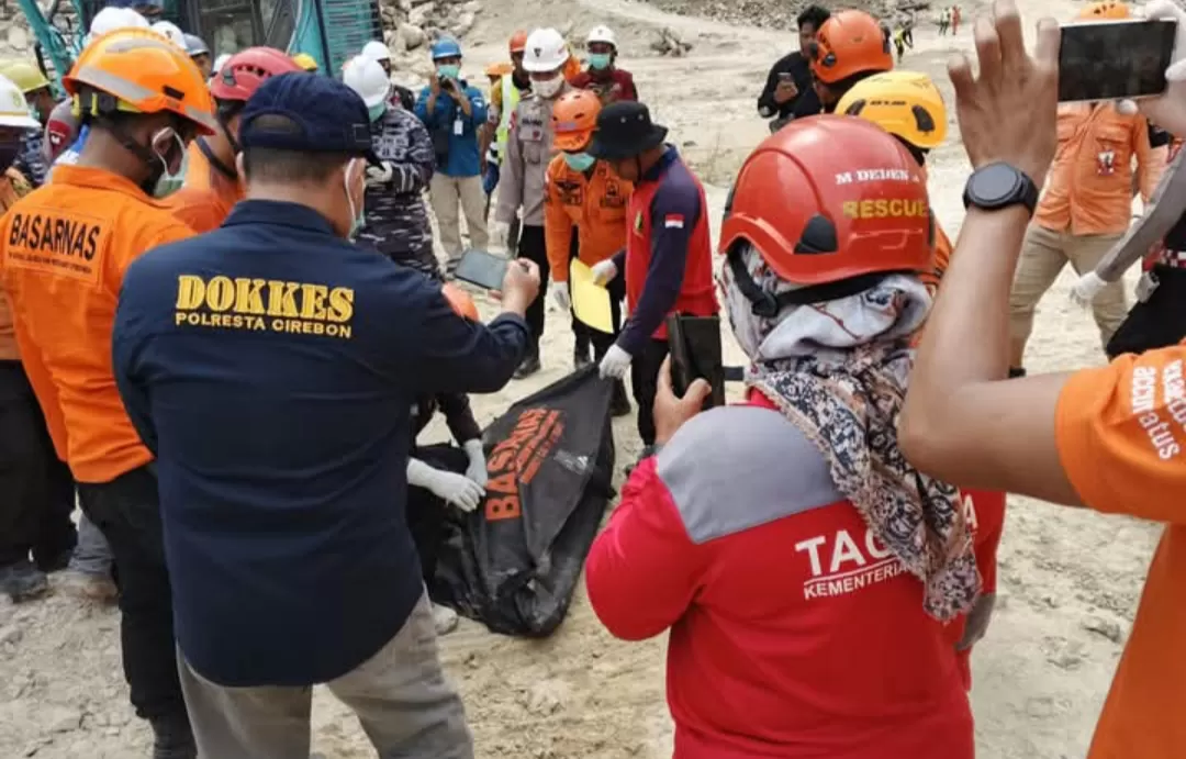 19 Korban Meninggal Dunia Tertimbun Longsor di Cirebon Dievakuasi 6 Masih Dinyatakan Hilang