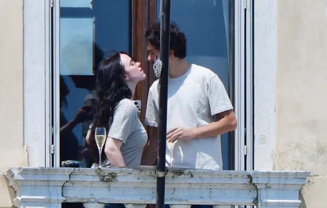 Billie Eilish dan Nat Wolff Pacaran? (backgrid) (puspita)