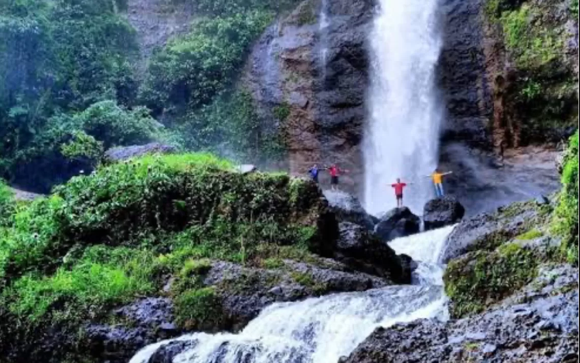 keindahan wisata curug cina  (puspita)