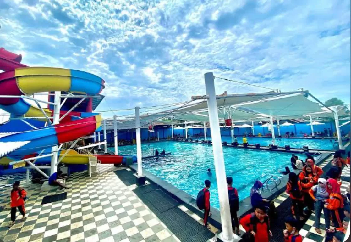 Kolam Renang Paragon Semi Indoor (instagram) (puspita)