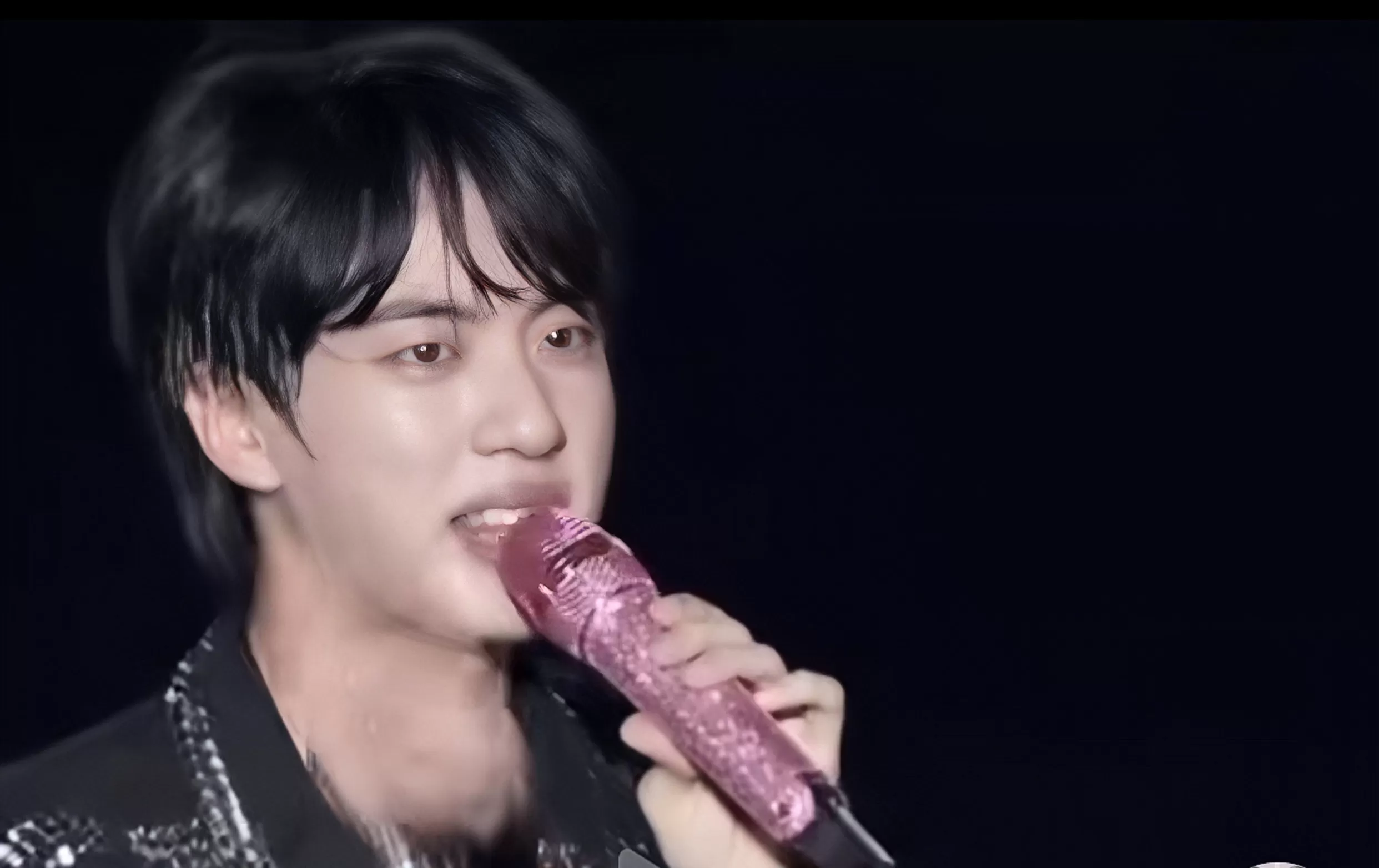 momen haru konser jin bts  (puspita)