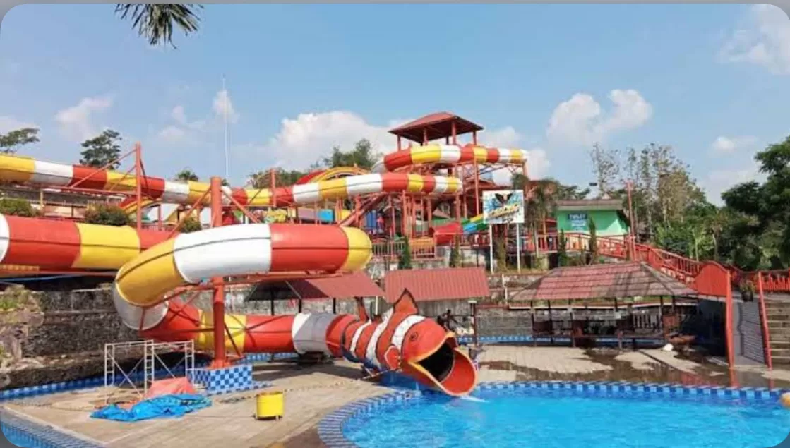 keseruan kumpay waterpark  (puspita)