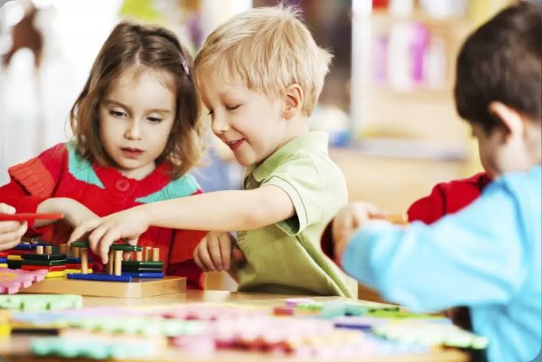 Cara  Mengajari Anak Bersosialisasi (freepik) (puspita)