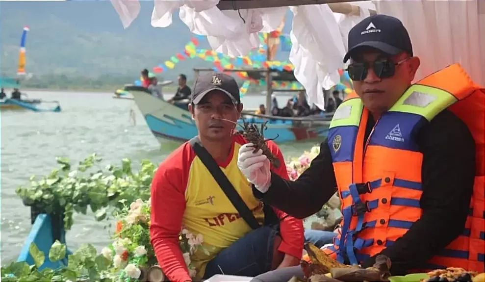 Syukuran Nelayan Ciwaru 2025 Wabup Sukabumi Andreas Tebar Benih Lobster