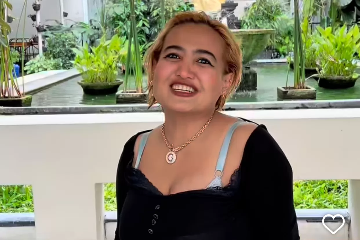 Lina Mukherjee Hamil di Luar Nikah (puspita)