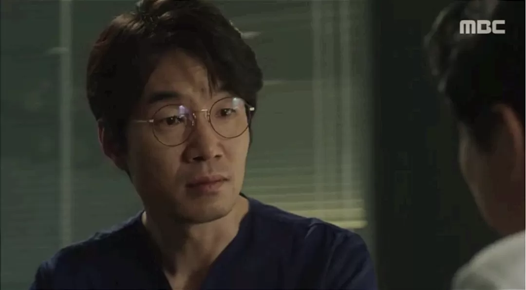 Tangkapan layar aktor Korea, Song Young Kyu, dalam serialnya yang berjudul Partners for Justice. (Youtube/MBCdrama)