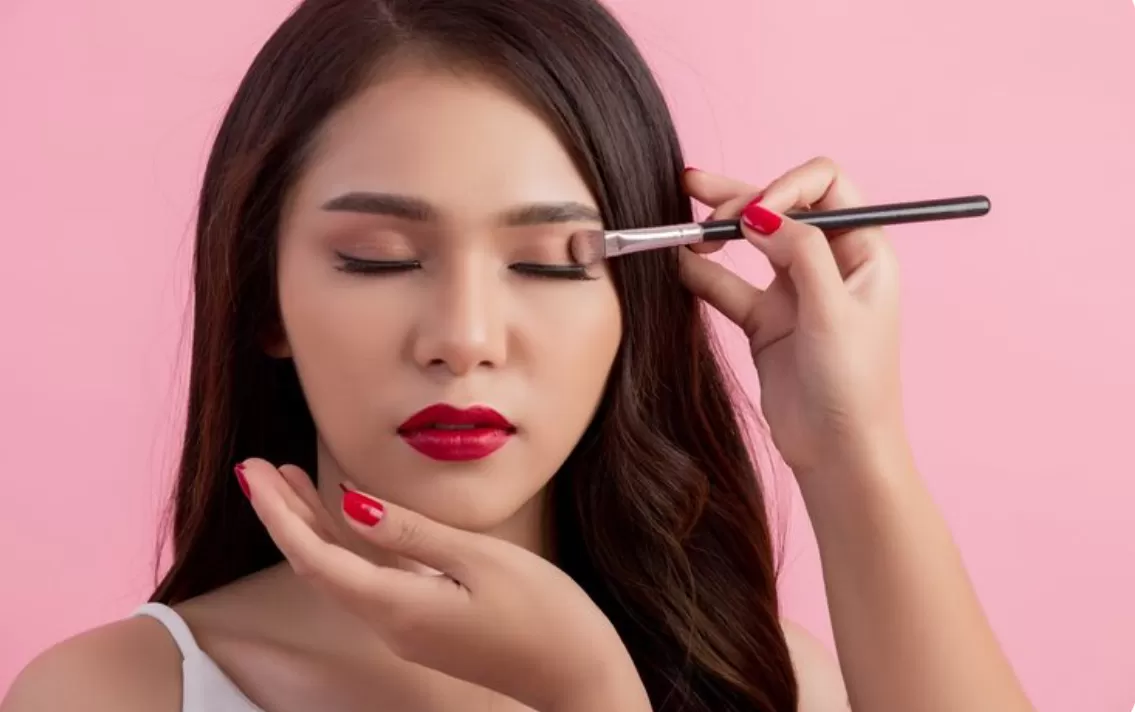 Yuk Simak Tips Makeup Anti Luntur yang Worth It Dicoba (freepik) (puspita)