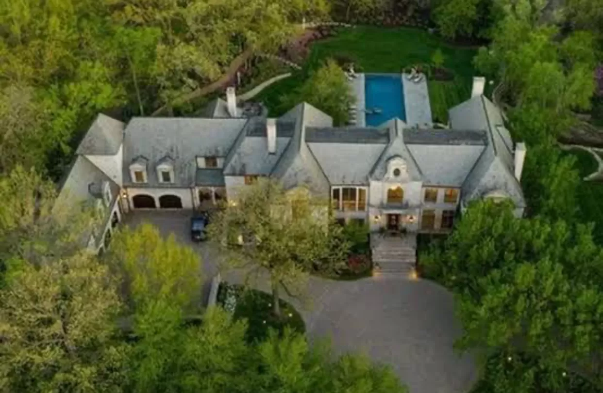 Taylor Swift Kepergok Cari Rumah di Kampung Halaman Travis Kelce (puspita)