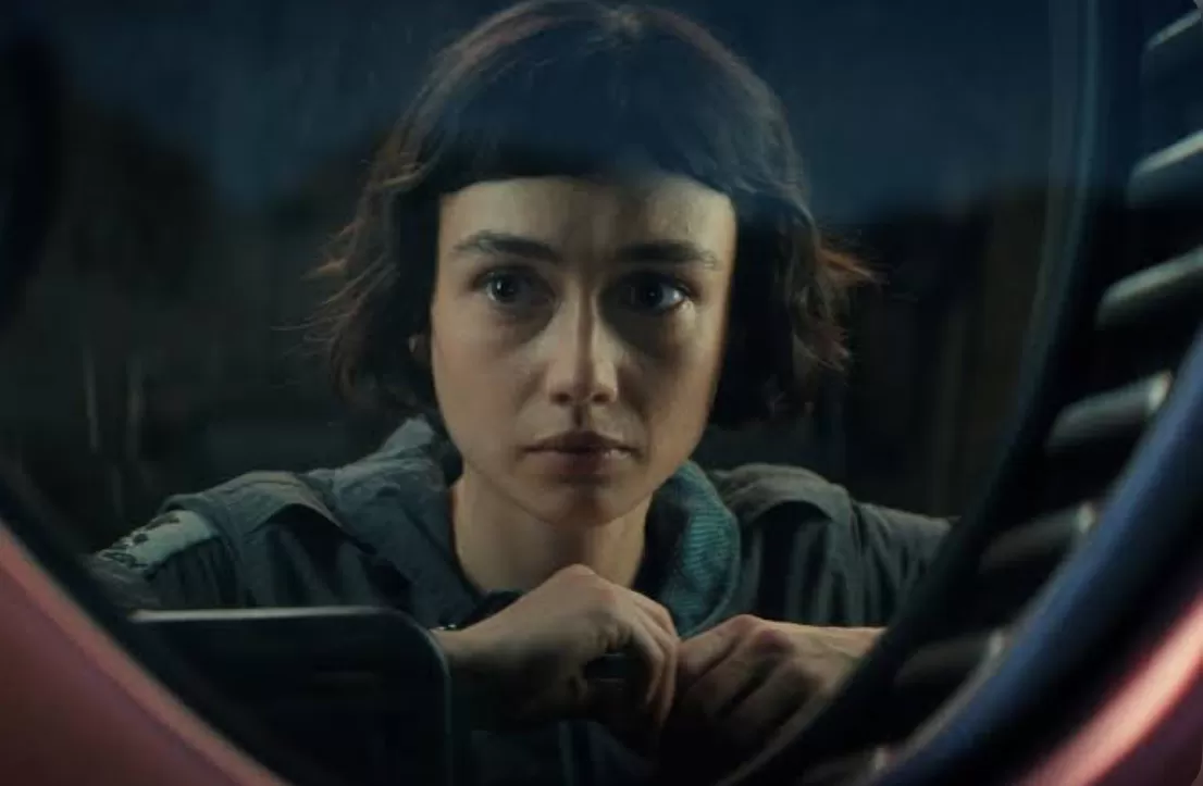 ALIEN EARTH (puspita)