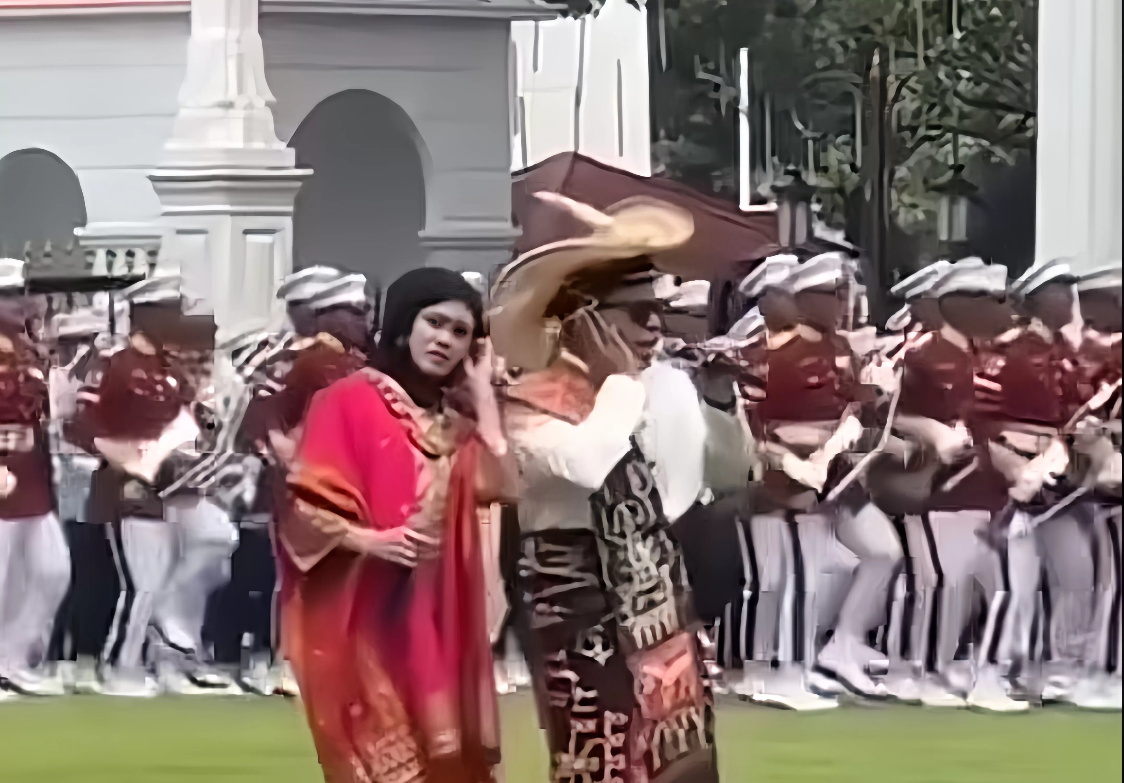 Momen Tabole Bale Guncang Istana  (puspita)