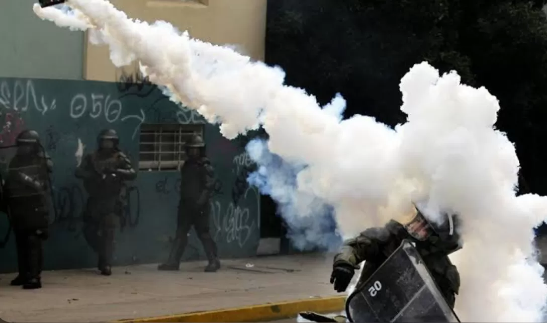 Cara Mengatasi Gas Air Mata Saat Ikuti Demo (puspita )