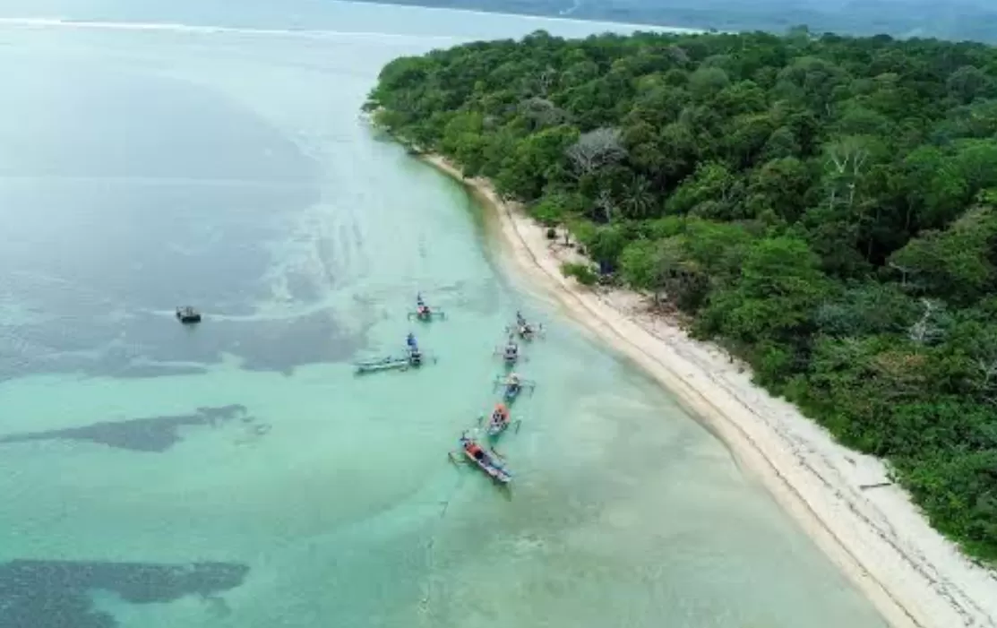 Pesona Pantai Cijeruk Indah  (puspita)