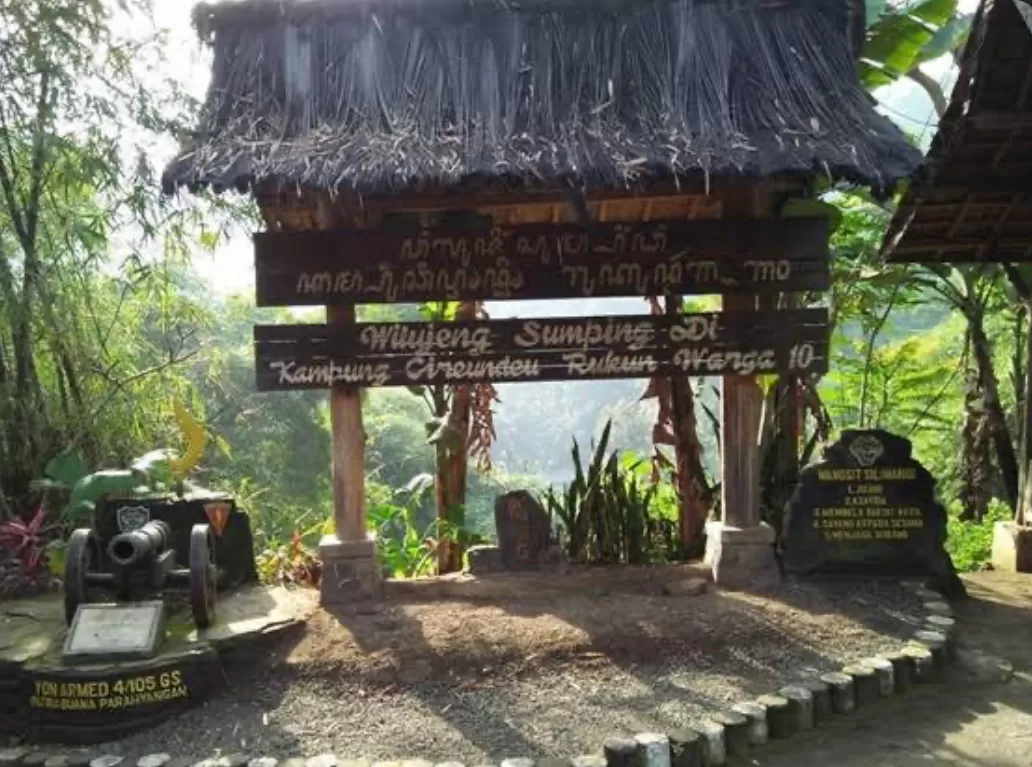 Kampung Adat Cireundeu (puspita )