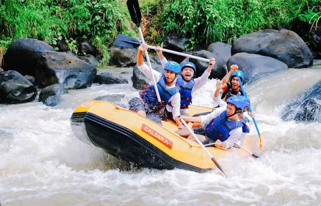 Rafting Seru di Caldera Adventure Sukabumi (puspita)