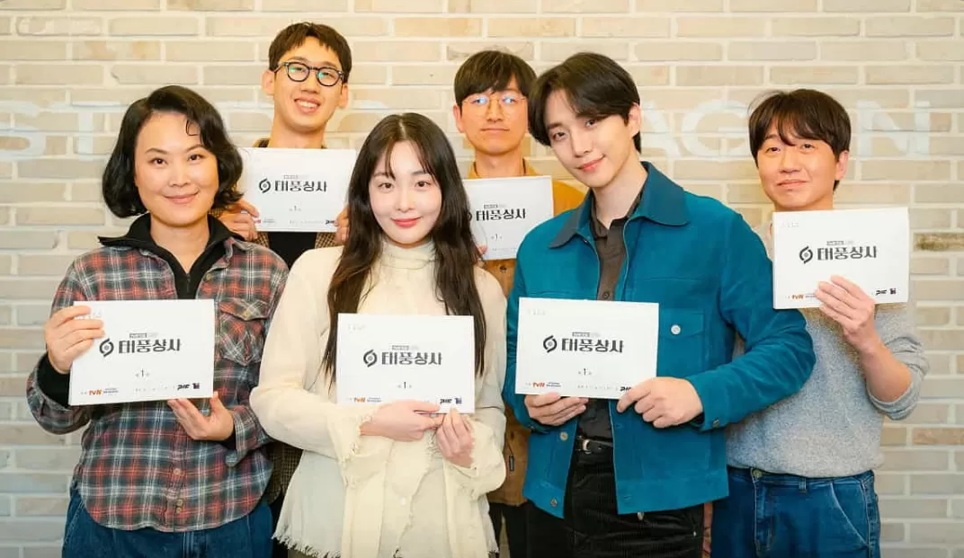 Drakor Typhoon Family  (puspita)