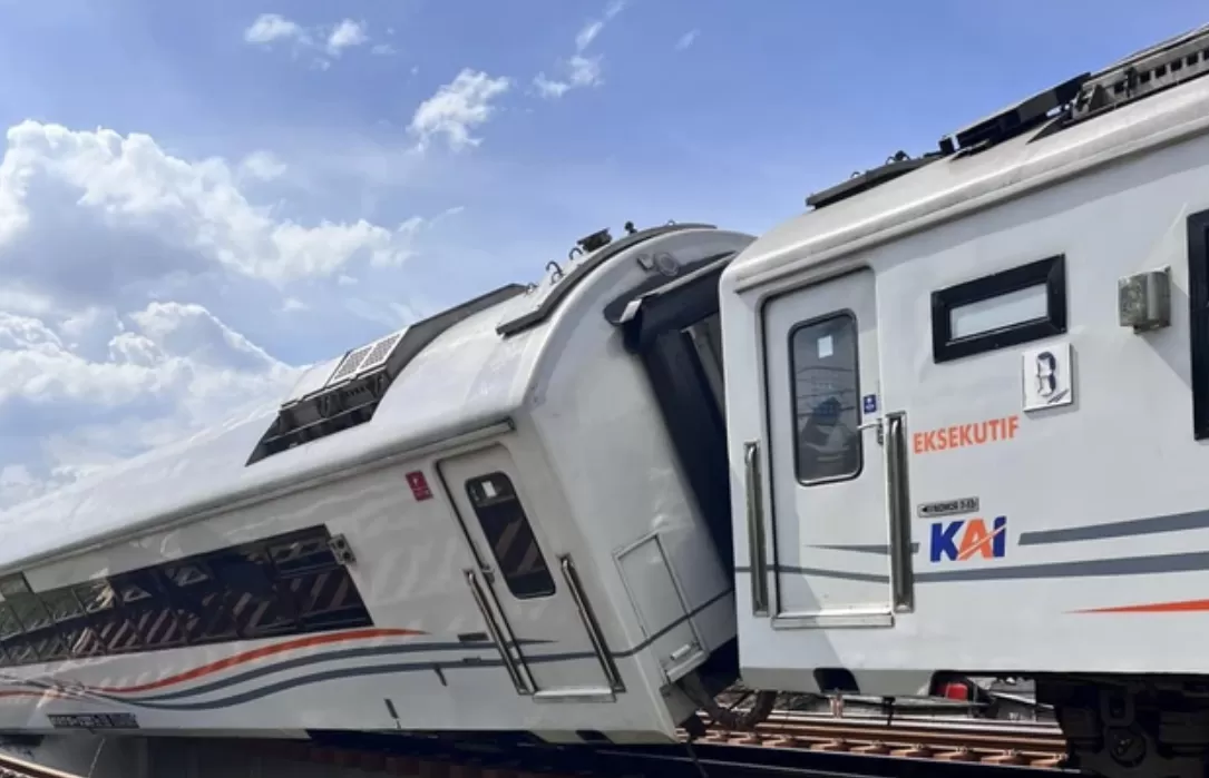 KA Purwojaya (puspita)