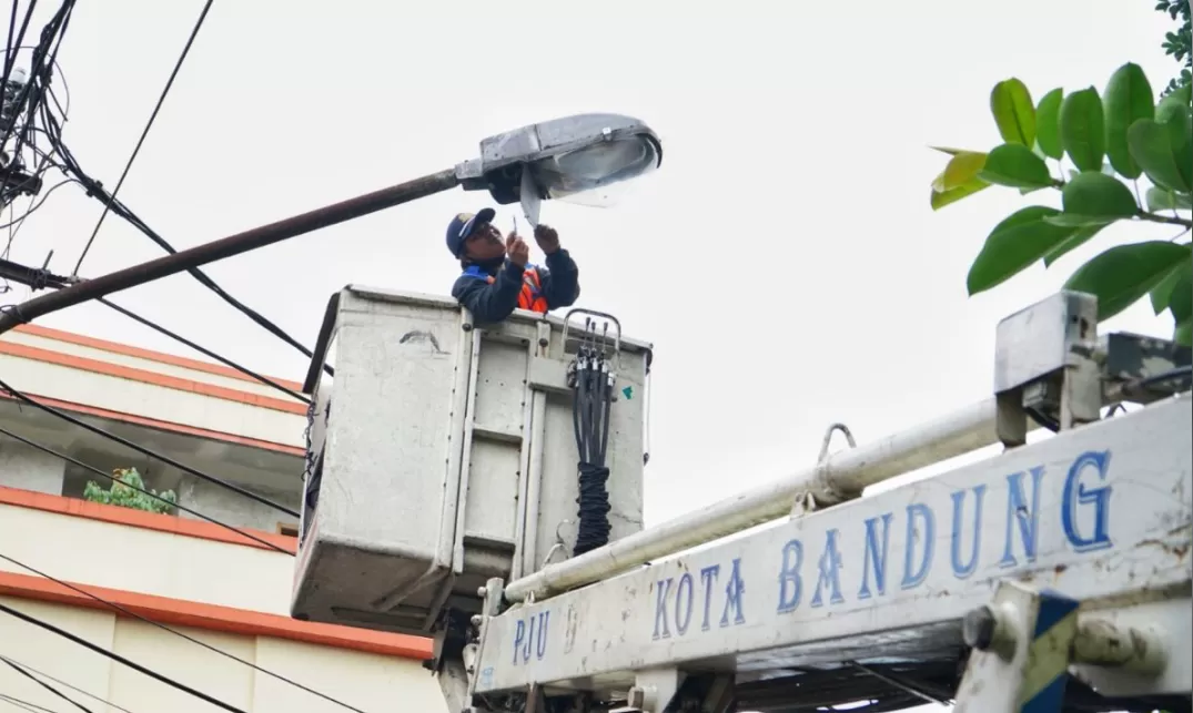 Viral Lampu PJU di Bandung Dicuri (puspita)