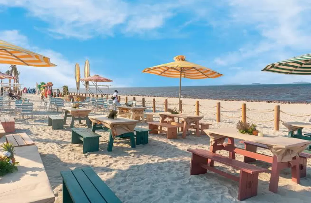 keindahan pantai aloha (puspita)