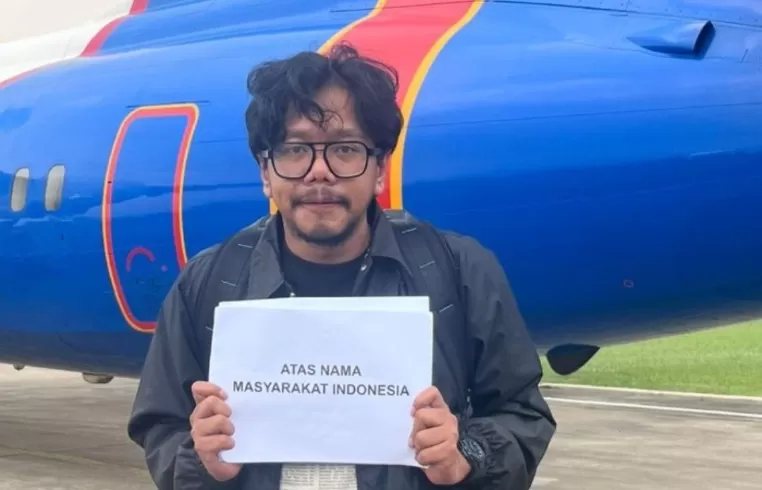 Ferry Irwandi menanggapi sindiran anggota DPR Endipat Wijaya terkait donasi Rp10 miliar untuk korban bencana Sumatera.