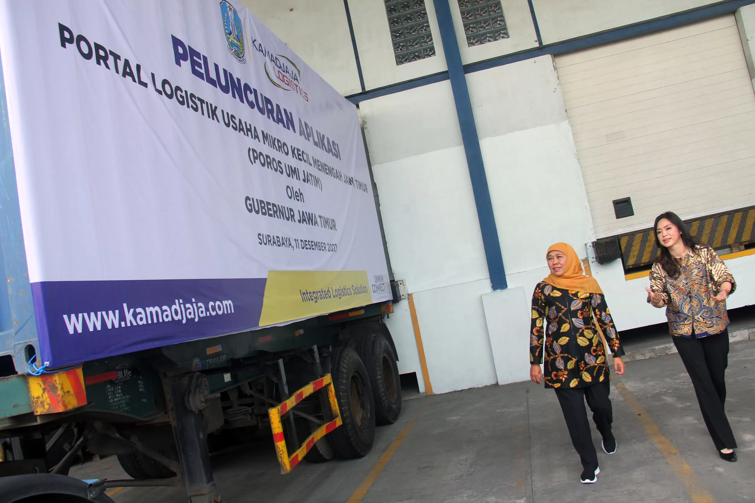 Mudahkan UMKM Jatim Kirim Logistik Khofifah Luncurkan POROS UMI