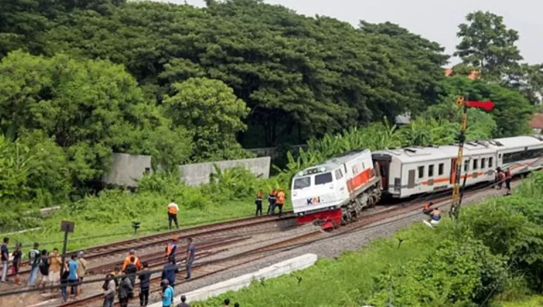 KA Pandalungan Anjlok Di Emplasemen Stasiun Tanggulangin, Ini ...