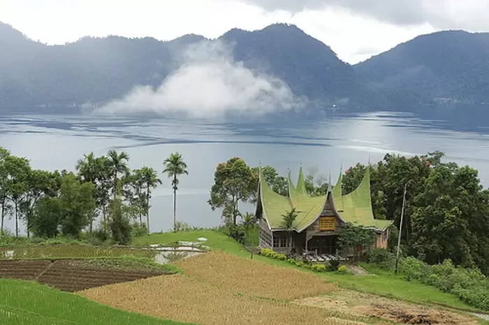 10 Danau Terindah Di Indonesia Yang Mesti Kamu Datengin, Nomor 4 Bekas ...