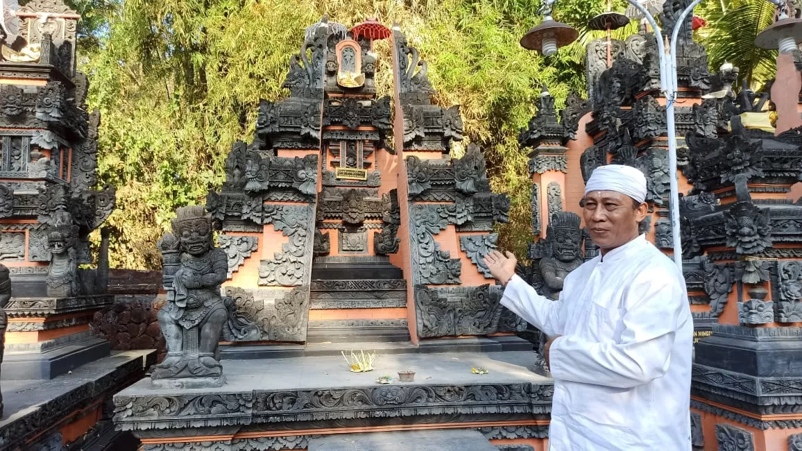 Pelinggih Ratu Gede Dalem Mekah Di Pura Negara Gambur Anglayang: Candi ...