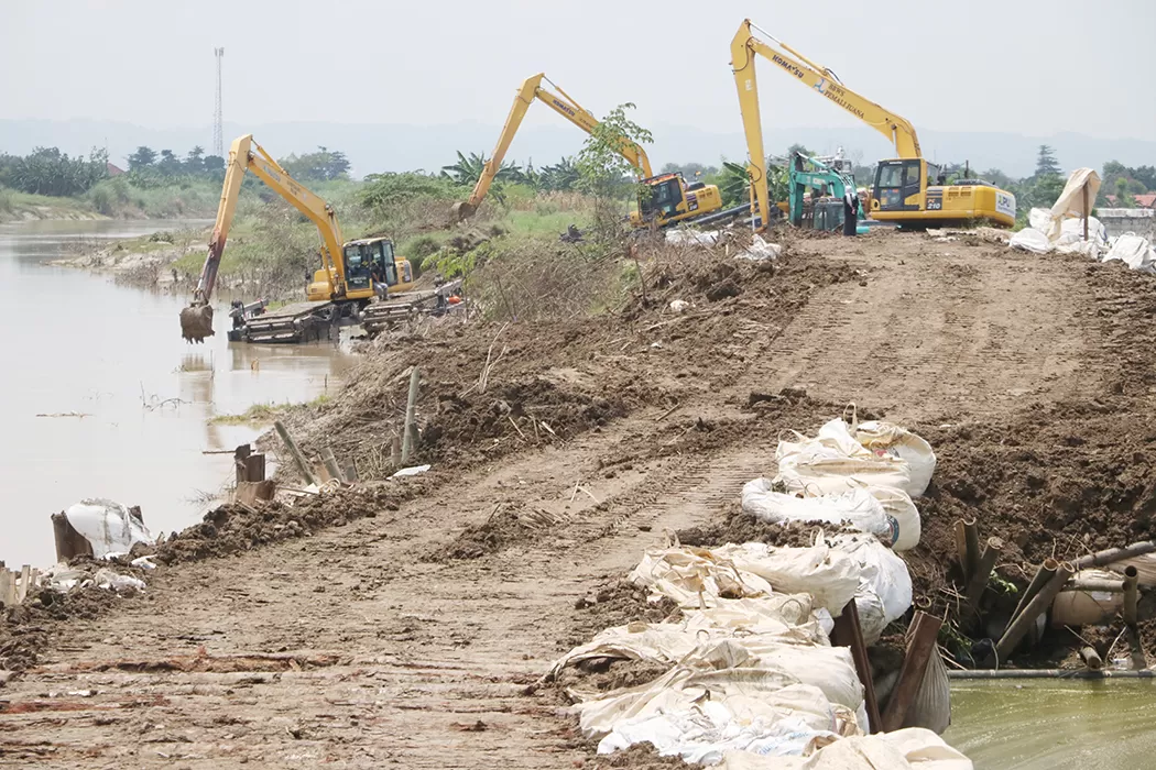 Banjir Di Demak, Menteri PUPR: Dua Titik Tanggul Sungai Wulan Sudah ...