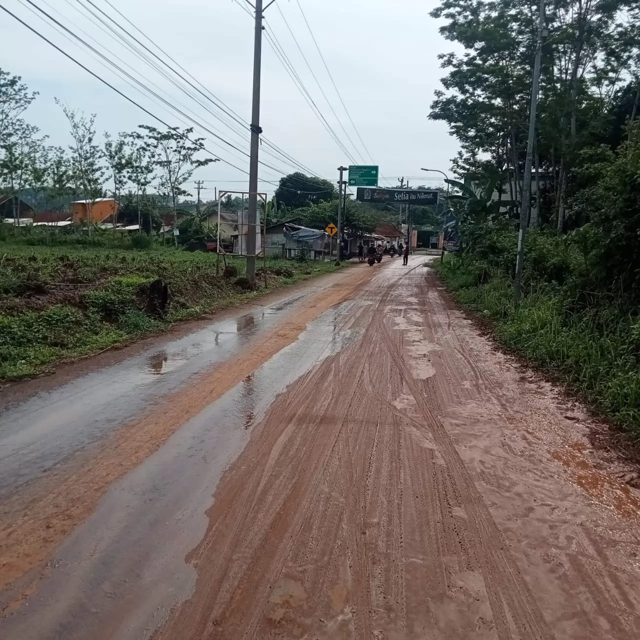 Viral Sejumlah Pemotor Di Kabupaten Pekalongan Jatuh Tergelincir Gara ...