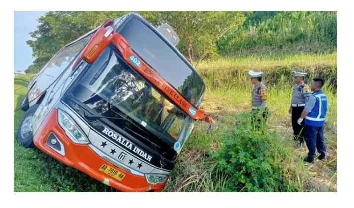 Update! Kecelakaan Tragis Bus Rosalia Indah Di Tol Batang, 7 Orang ...