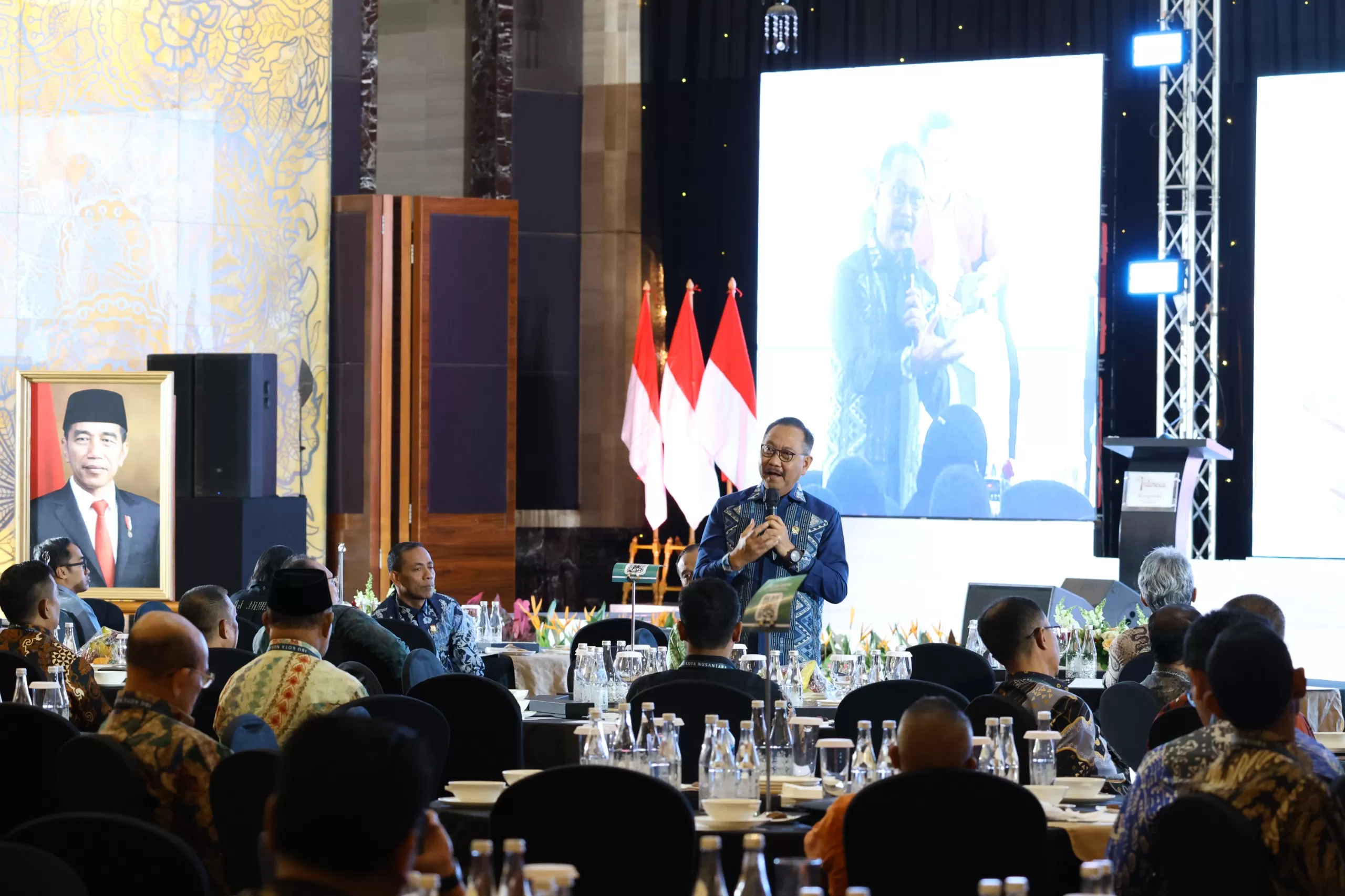 Otorita Ibu Kota Nusantara (IKN) menggelar Rapat Koordinasi Nasional (Rakornas) perdana dengan tema kolaborasi pemerintah daerah dan IKN mewujudkan kota dunia untuk semua