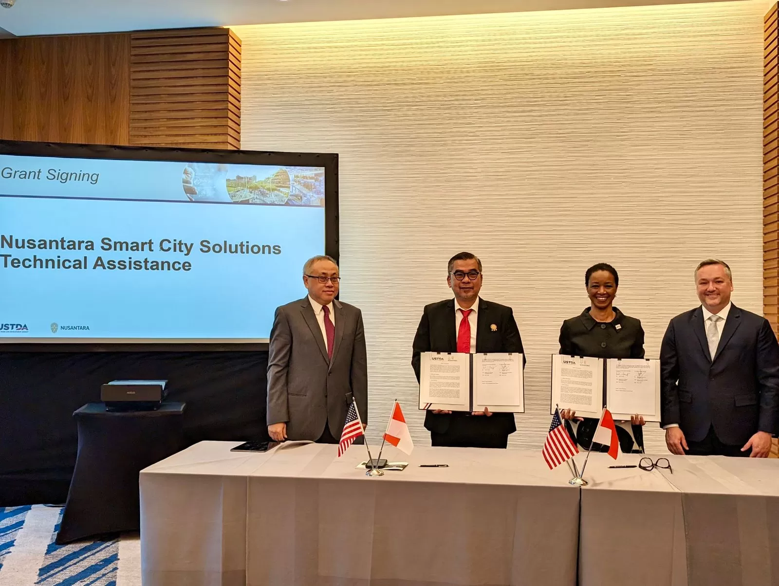 Deputi Bidang Transformasi Hijau dan Digital dari OIKN Mohammed Ali Berawi memimpin delegasi dari Indonesia untuk menghadiri Business and Investement Roundtable Forum di  Los Angeles