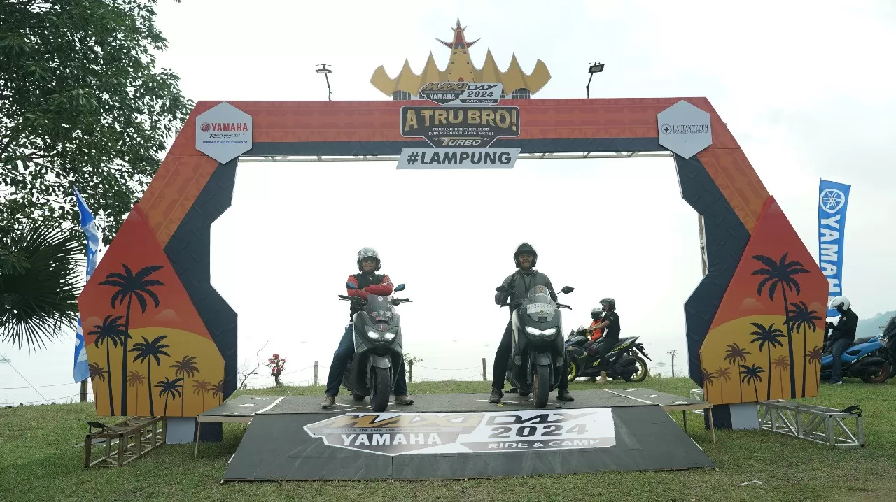 400 konsumen pengguna MAXi Yamaha yang meliputi NMAX, AEROX, LEXi, dan XMAX berkumpul dari berbagai titik start di Lampung untuk bersama-sama menuju Pantai Arang, Kalianda, Lampung Selatan.
