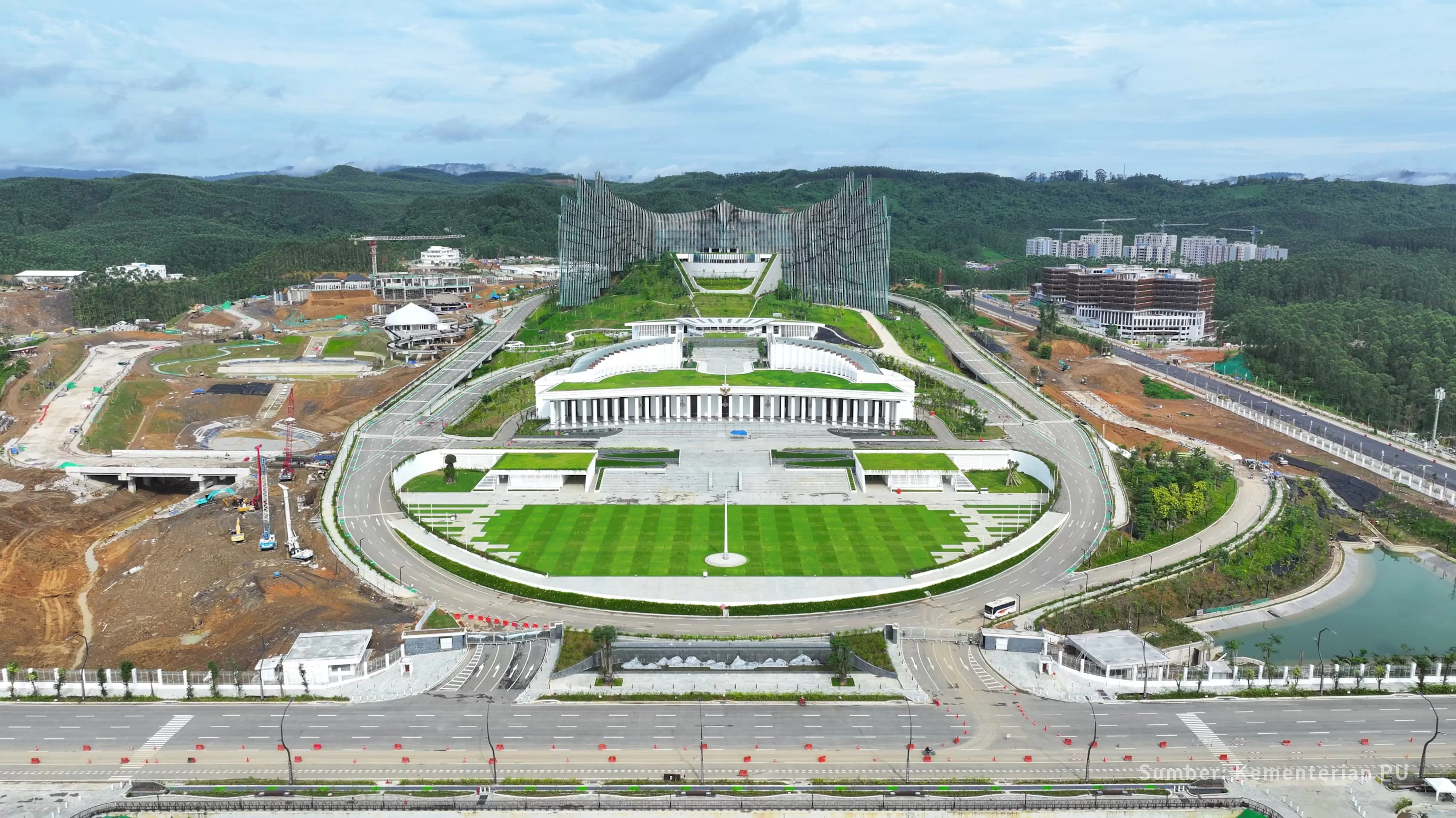 Presiden Prabowo berencana mulai berkantor di IKN pada 17 Agustus 2028, sebagai tanda kesiapan IKN sebagai ibu kota fungsional. 