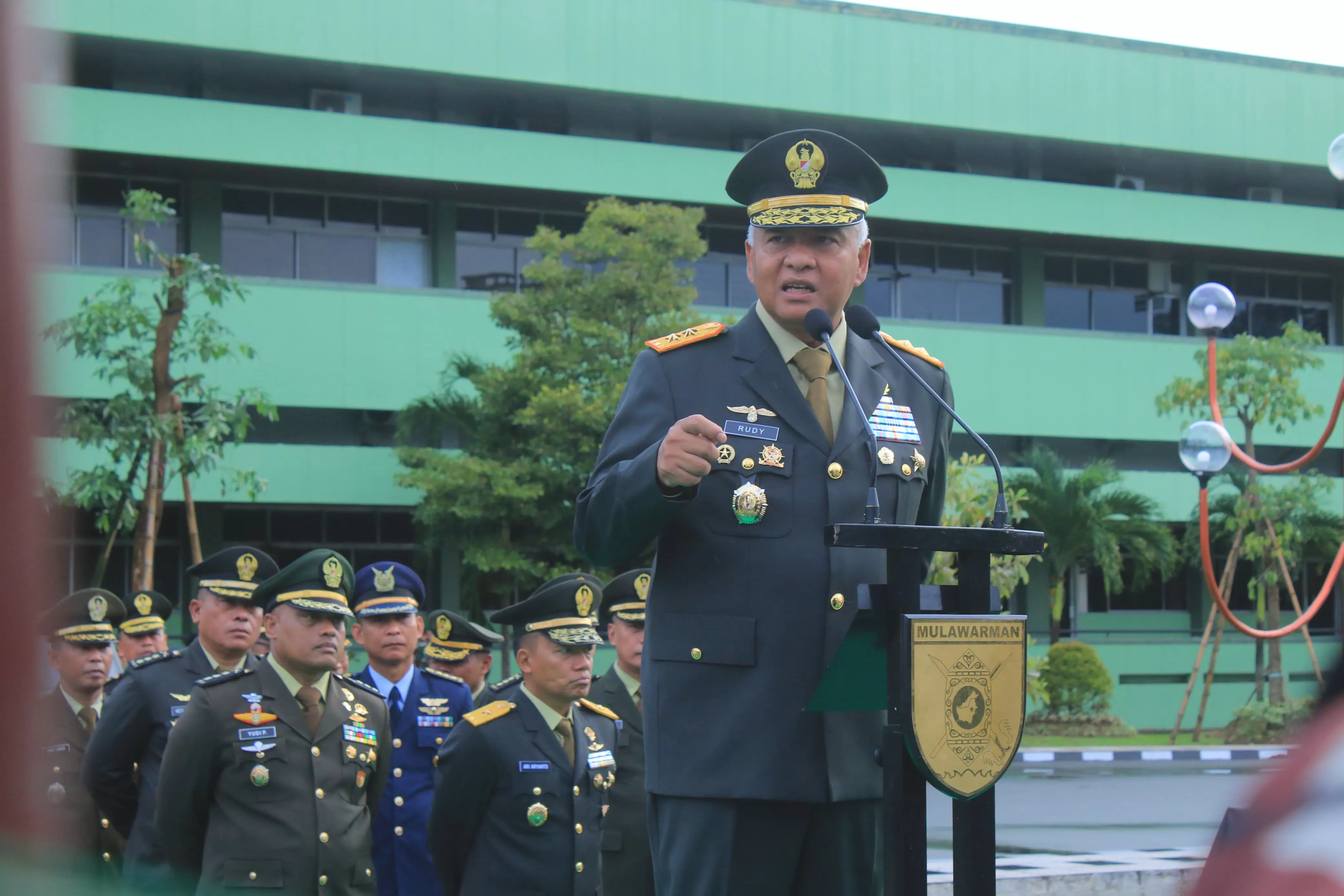 Upacara Peringatan Hari Lahir Pancasila di Lapangan Makodam VI/Mlw, Senin 2 Juni 2025 