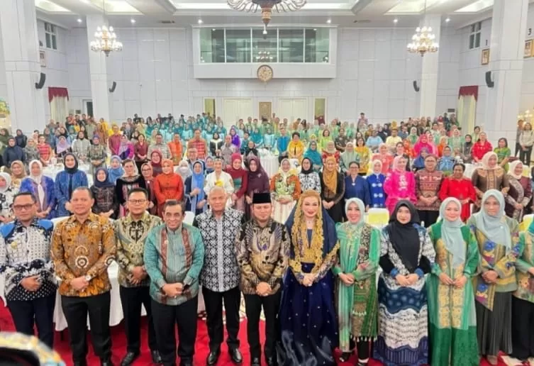 Malam ramah tamah dalam rangka peringatan Hari Kesatuan Gerak (HKG) ke-53 dan Rapat Kerja Nasional (Rakernas) X PKK Tahun 2025 di Lamin Etam, Komplek Kantor Gubernur Kaltim, Senin malam 7 Juli 2025