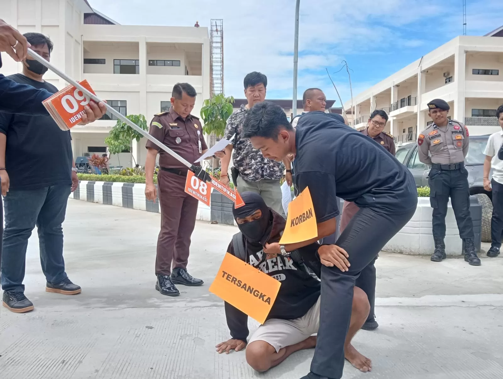 Rekonstruksi kasus penusukan di Jalan Penegak, Balikpapan Selatan, diperagakan di Mako Polresta Balikpapan, Rabu (10/9/2025).