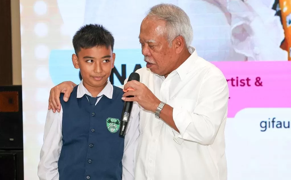  Kepala Otorita Ibu Kota Nusantara (IKN), Basuki Hadimuljono, berinteraksi dengan salah satu peserta workshop