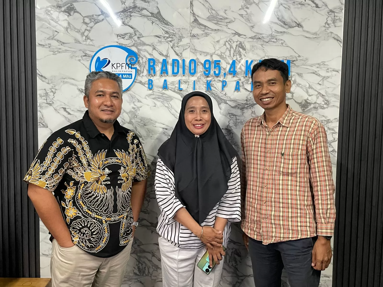 Ketua Bapemperda DPRD Kota Balikpapan, Andi Arief Agung, dalam talkshow di Radio KPFM Balikpapan, Selasa (28/10/2025).
