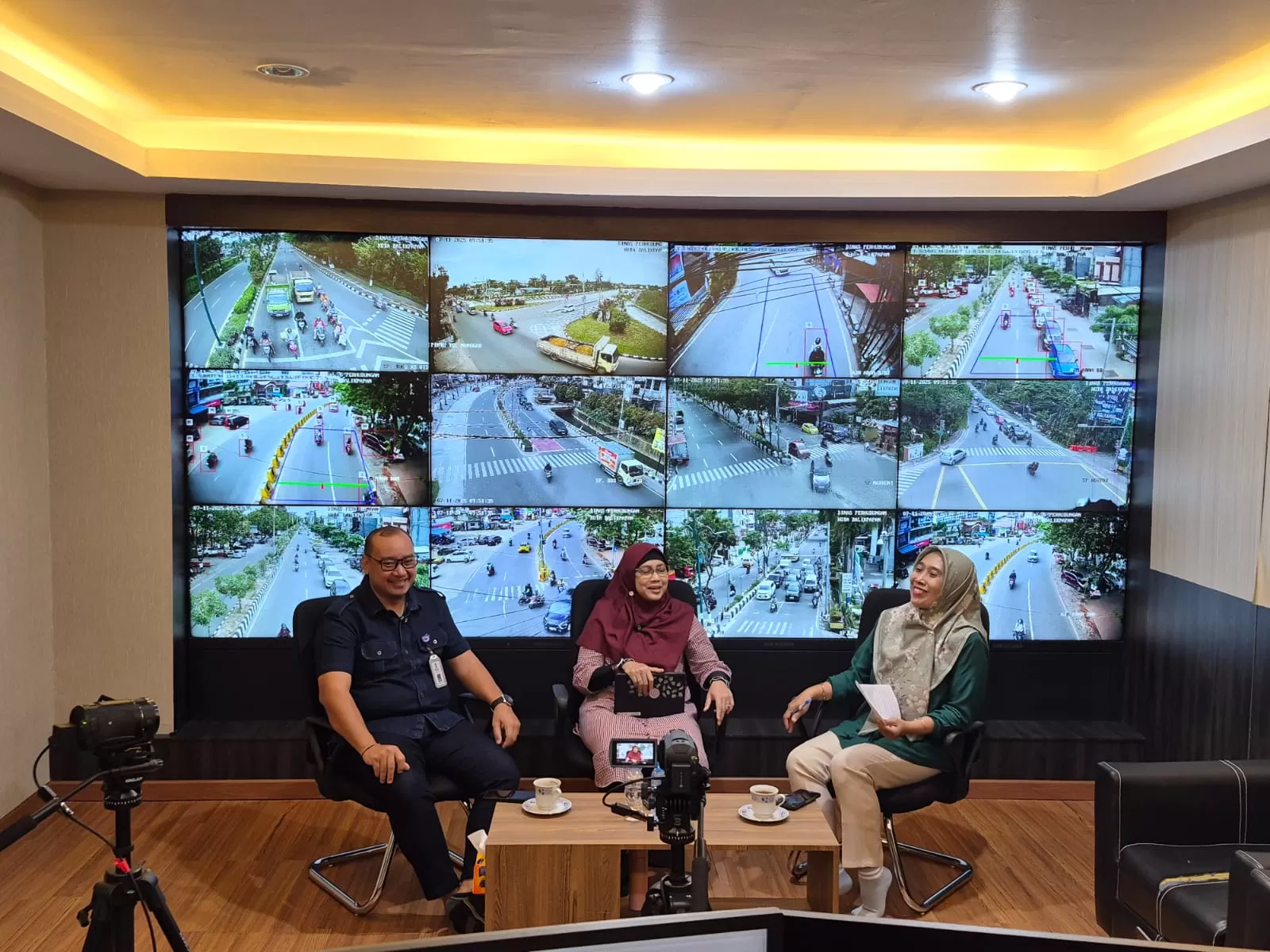 Kepala Seksi Manajemen Rekayasa Lalu Lintas Jaringan Transportasi, Sri Kusrini, saat talkshow bersama KPFM  