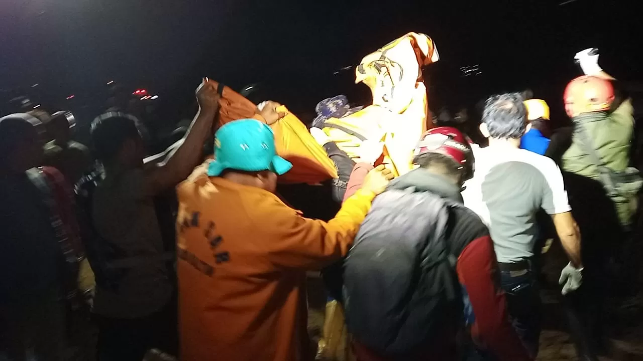 Koban tenggelam di kubangan dievakuasi oleh Tim Basarnas Balikpapan