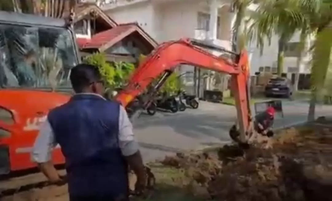 PTMB tengah melaksanakan rehabilitasi pipa tua di Jalan Agung Tunggal sebagai bagian dari peningkatan kualitas jaringan transmisi. 