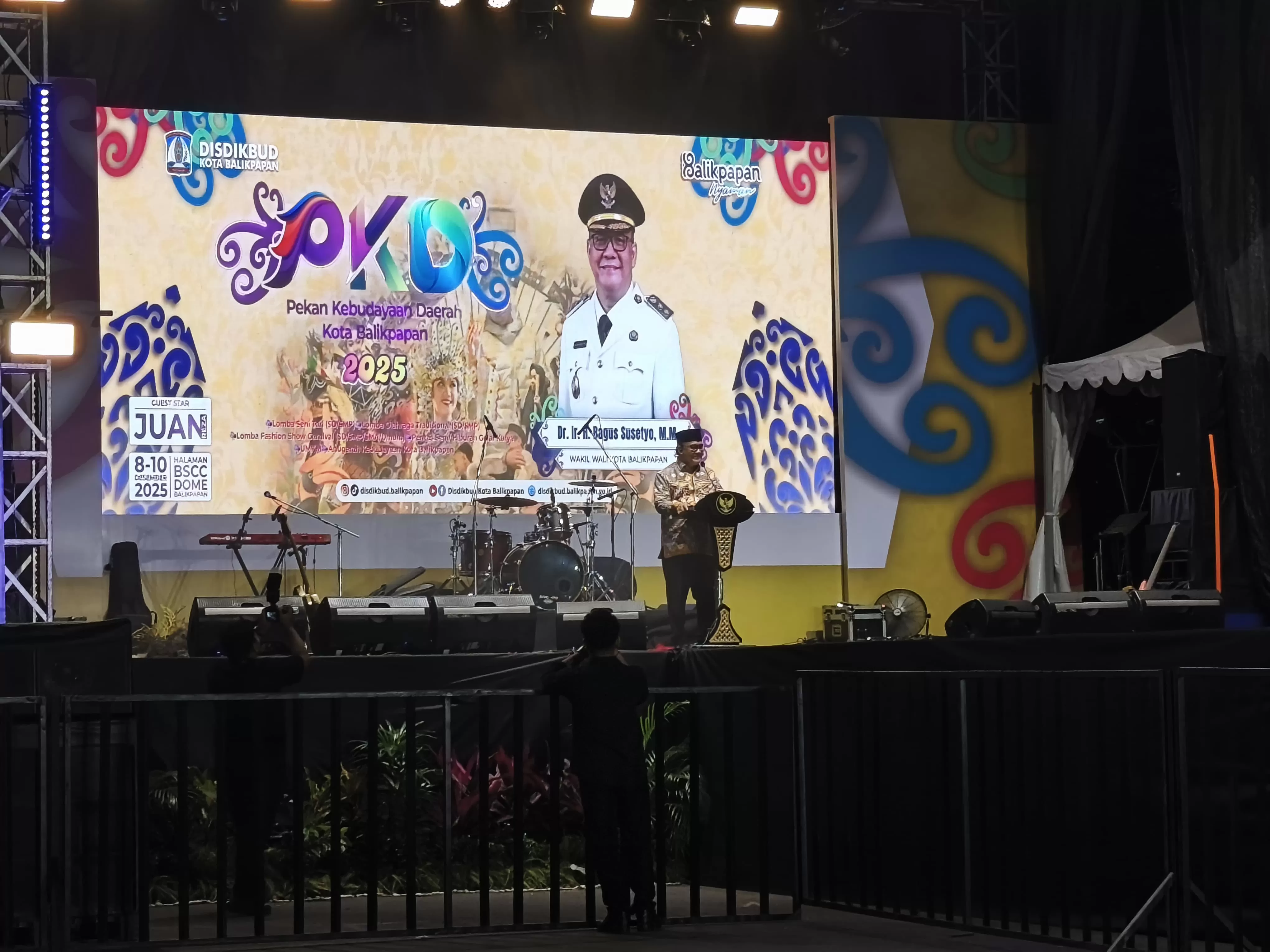 Wakil Wali Kota Balikpapan, Bagus Susetyo, memberi sambutan dalam  penyelenggaraan Pekan Kebudayaan Daerah (PKD), Senin 9/12/2025
