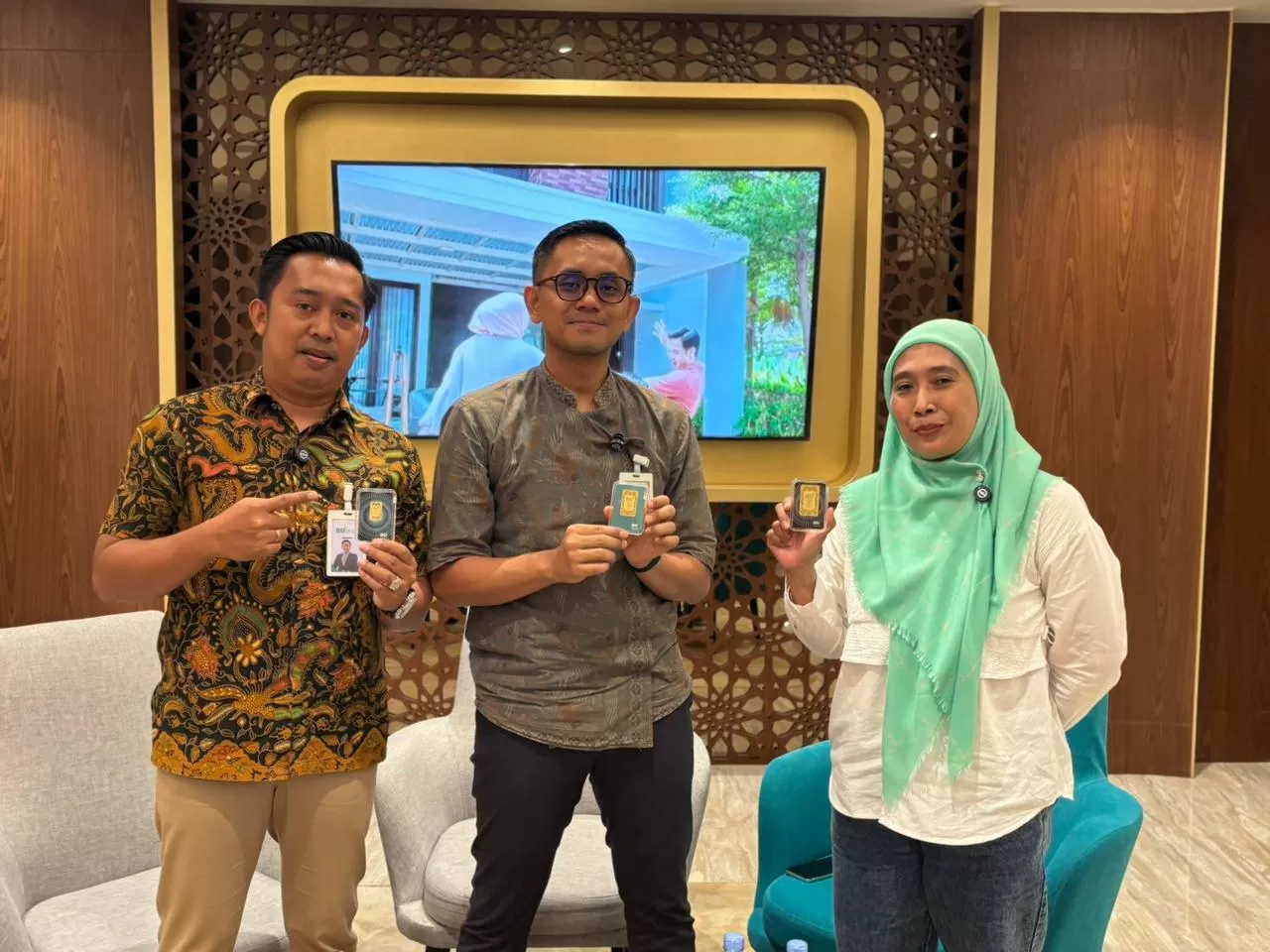 PT Bank Syariah Indonesia Tbk (BSI) memberikan Tabungan Emas BSI dirancang agar semua lapisan masyarakat dapat mulai berinvestasi, bahkan dengan modal terbatas pada saat program talkshow di radio KPFM
