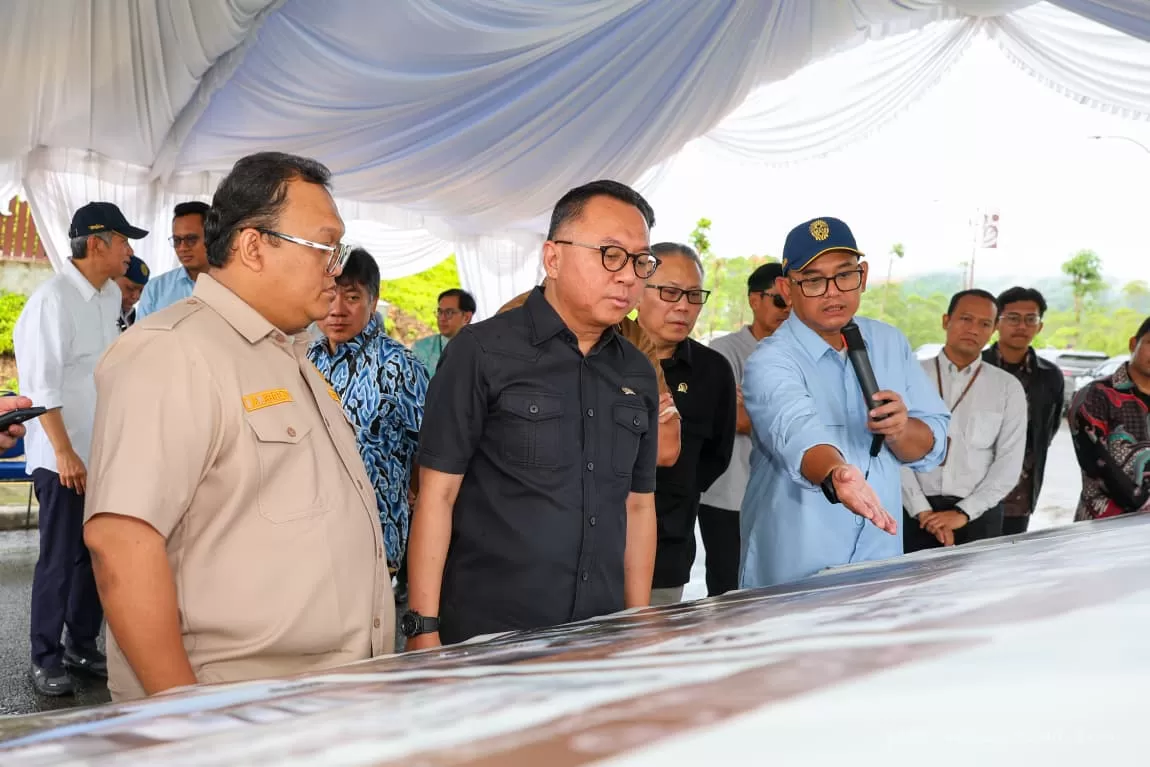 Wakil Ketua Komisi XI DPR RI, Dolfie, bersama rombongan meninjau progres pembangunan di Kawasan Inti Pusat Pemerintahan IKN 