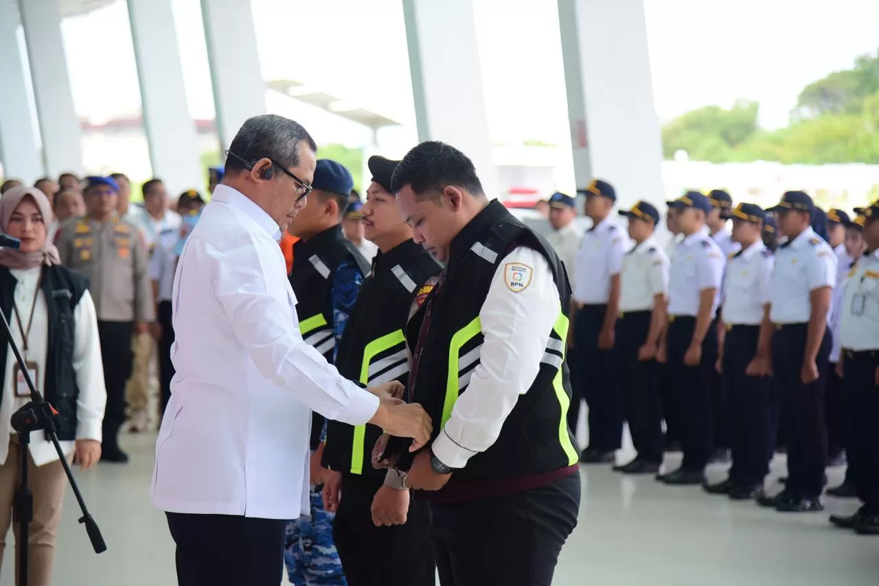 Pembukaan posko Nataru di Bandar Udara Internasional Sultan Aji Muhammad Sulaiman (SAMS) Sepinggan Balikpapan, Senin 15 Desember 2025.  