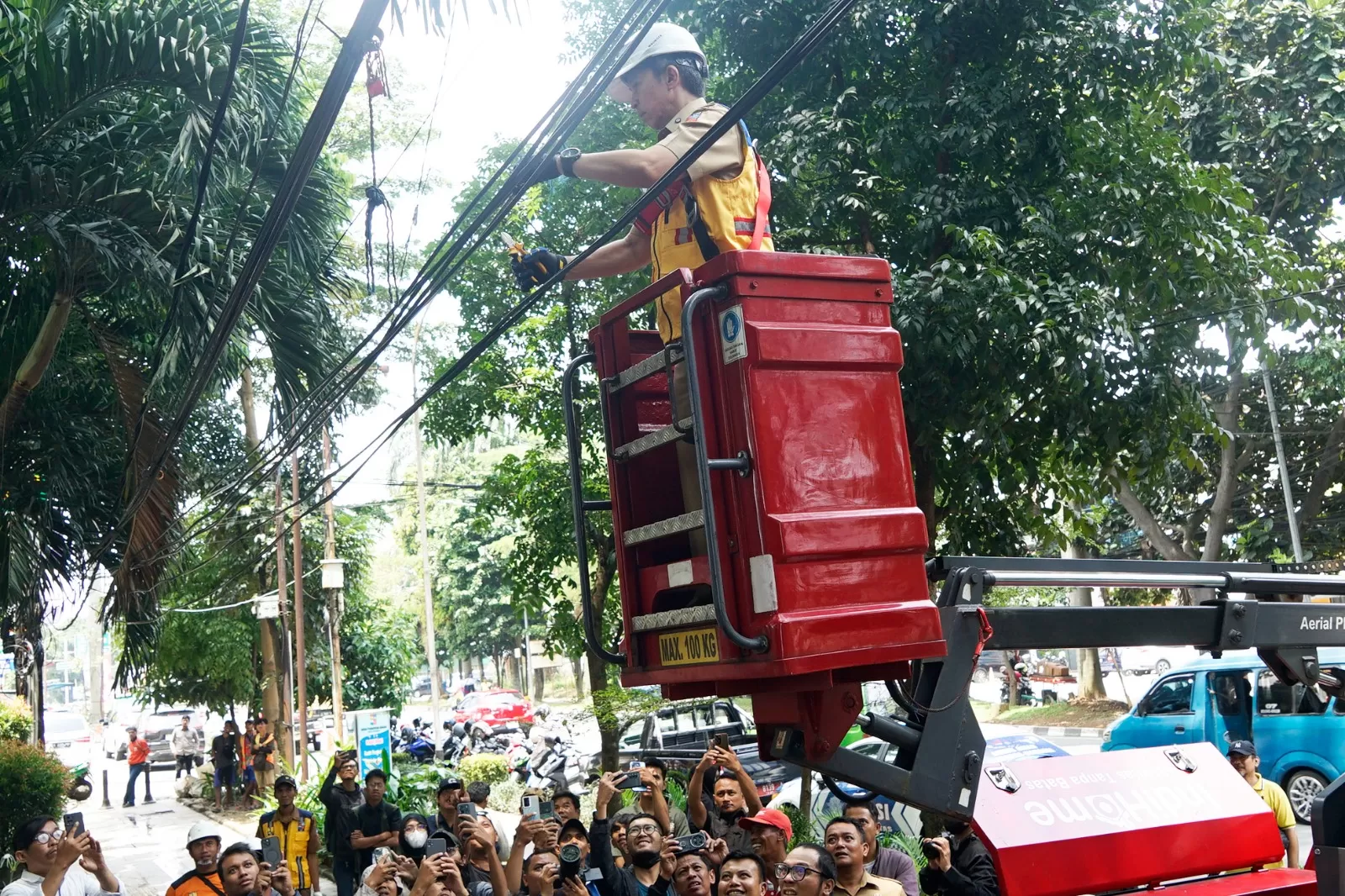 Penataan Utilitas Berlanjut, Tahun Ini Pemkot Bidik 32 Km Penurunan Kabel  Udara - Radar Bogor