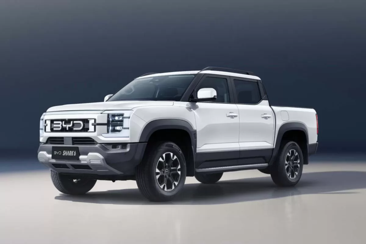 BYD secara resmi memperkenalkan pikap plug-in hybrid terbarunya, BYD Shark 6 PHEV, di ajang Bangkok Motor Show 2025.