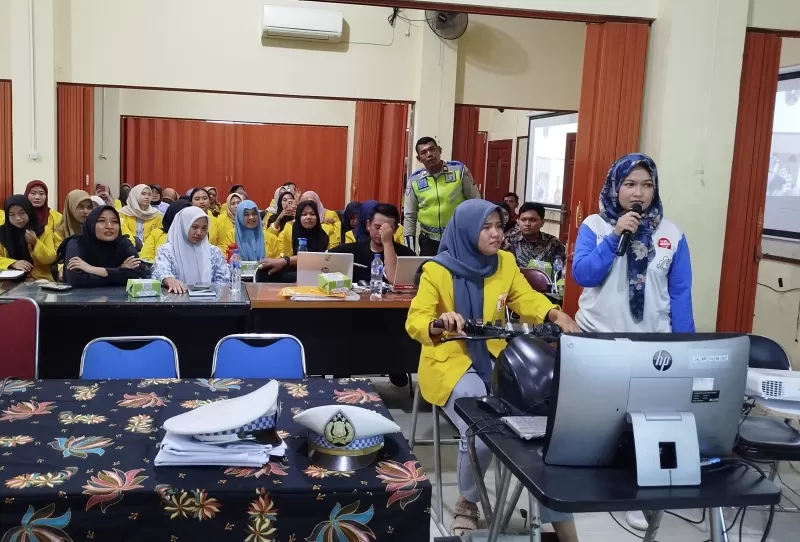 Ribuan Kartini Masa Kini Belajar Safety Riding